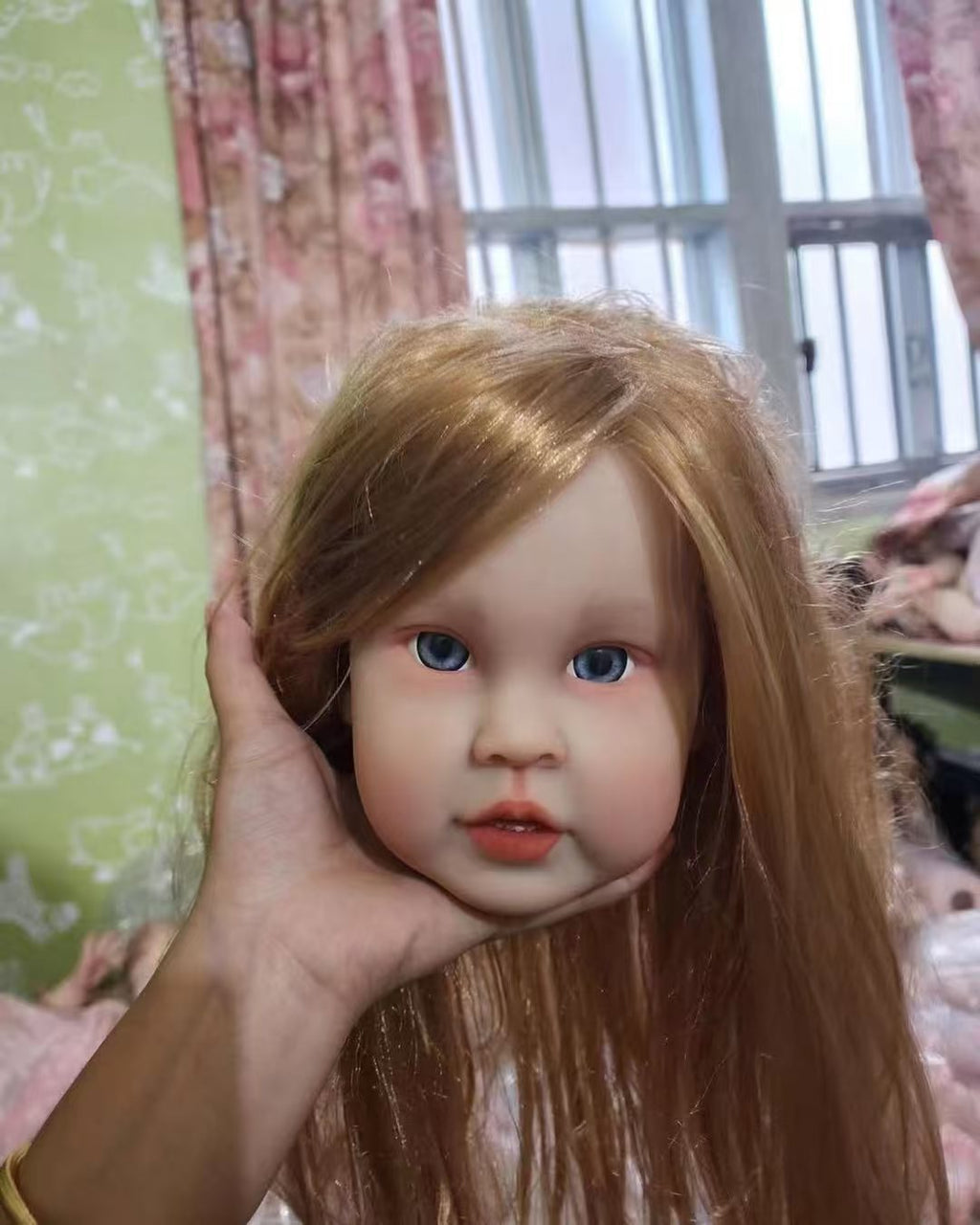 Bebê Reborn Cressida de 32'' feito sob medida com cabelo enraizado à mão, artista Genesis pintado com corpo de pano e conectores, 2 versões