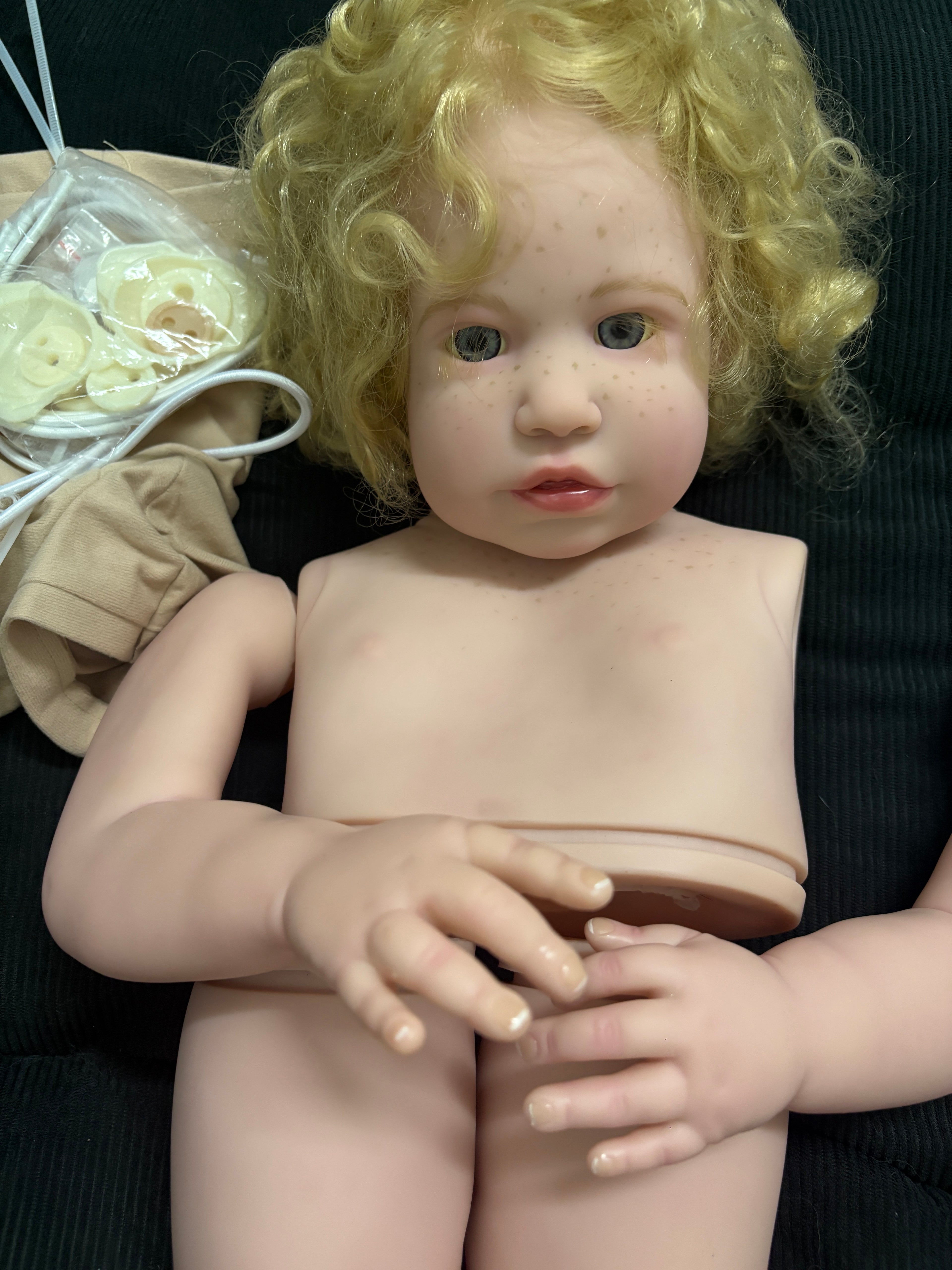 Clearance 31inch Reborn Baby Doll Huge Girl With freckle on her Face Painted Kit With Cloth Body With Connectors