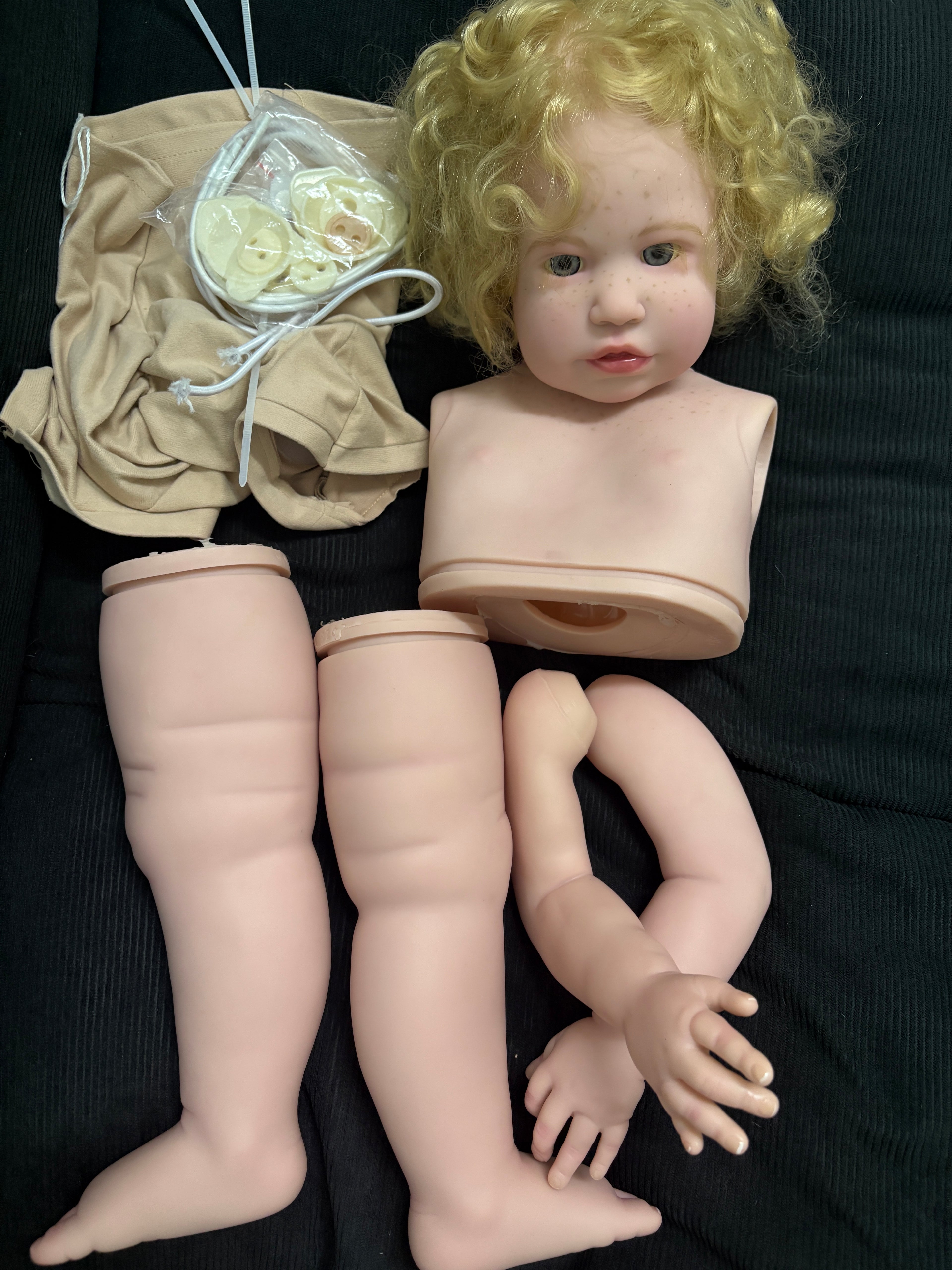 Clearance 31inch Reborn Baby Doll Huge Girl With freckle on her Face Painted Kit With Cloth Body With Connectors