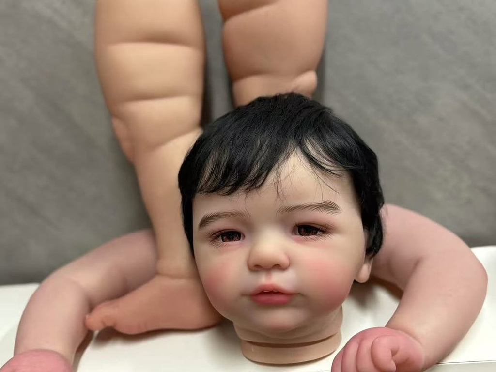 Kit pintado feito sob medida do Bebê Reborn Vito com cabelo enraizado à mão, com corpo de pano, pintado por Genesis