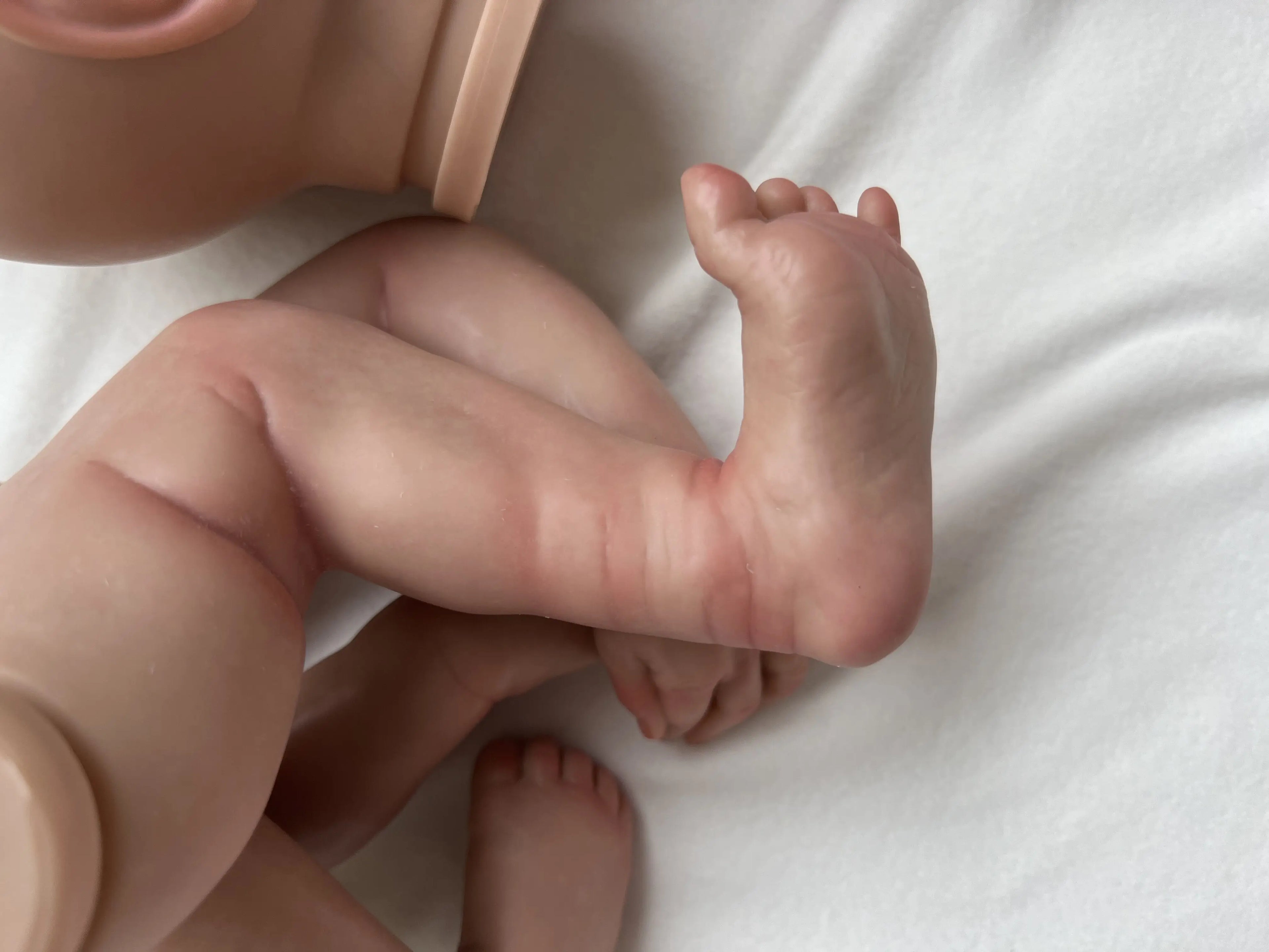 19inch Already Painted Reborn Doll Parts Levi Awake Lifelike Baby 3D Painting with Visible Veins  Cloth Body Included