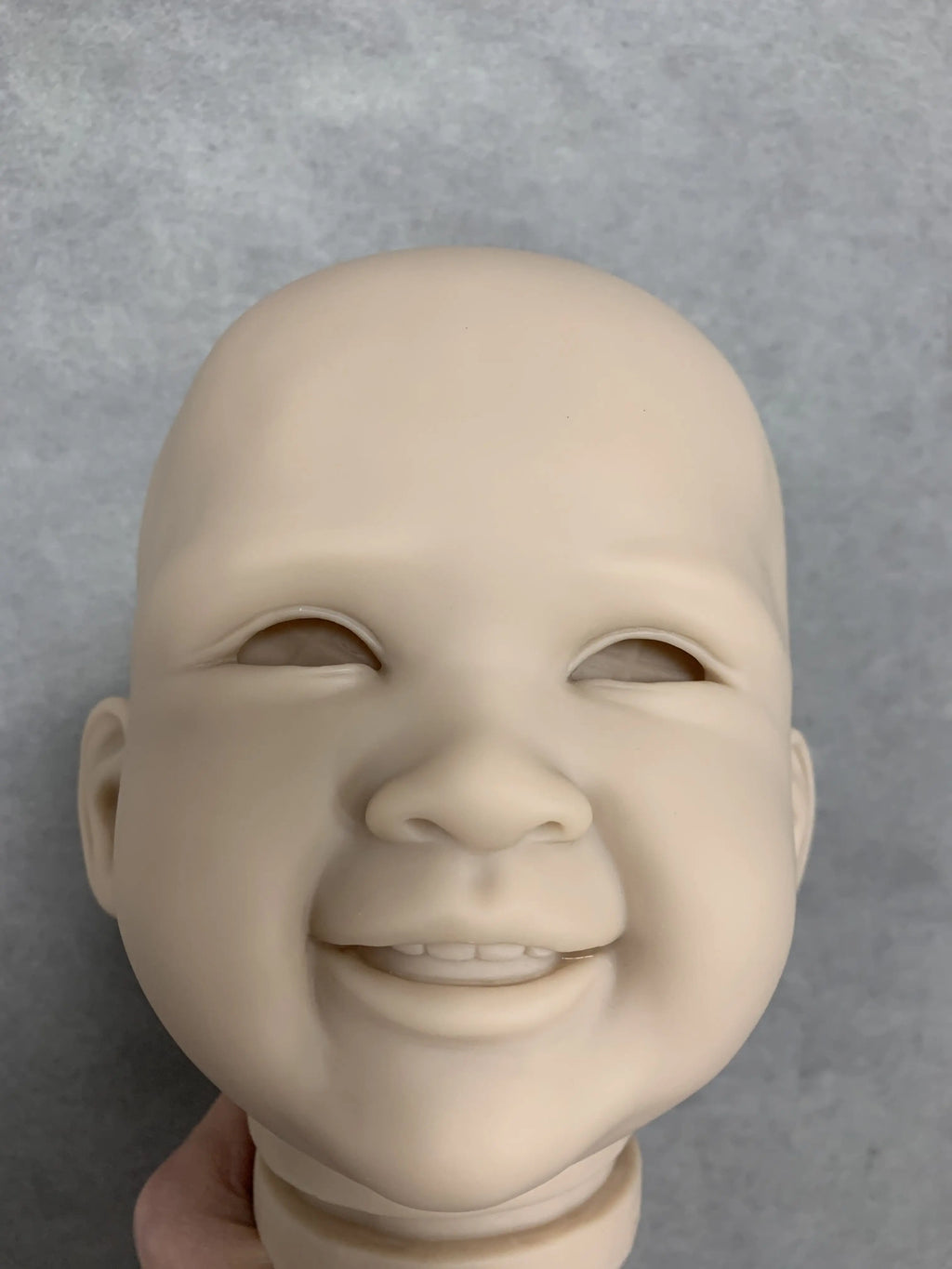 28inch Reborn doll kit Renata Soft vinyl fresh color with eyes and cloth body DIY Doll Part