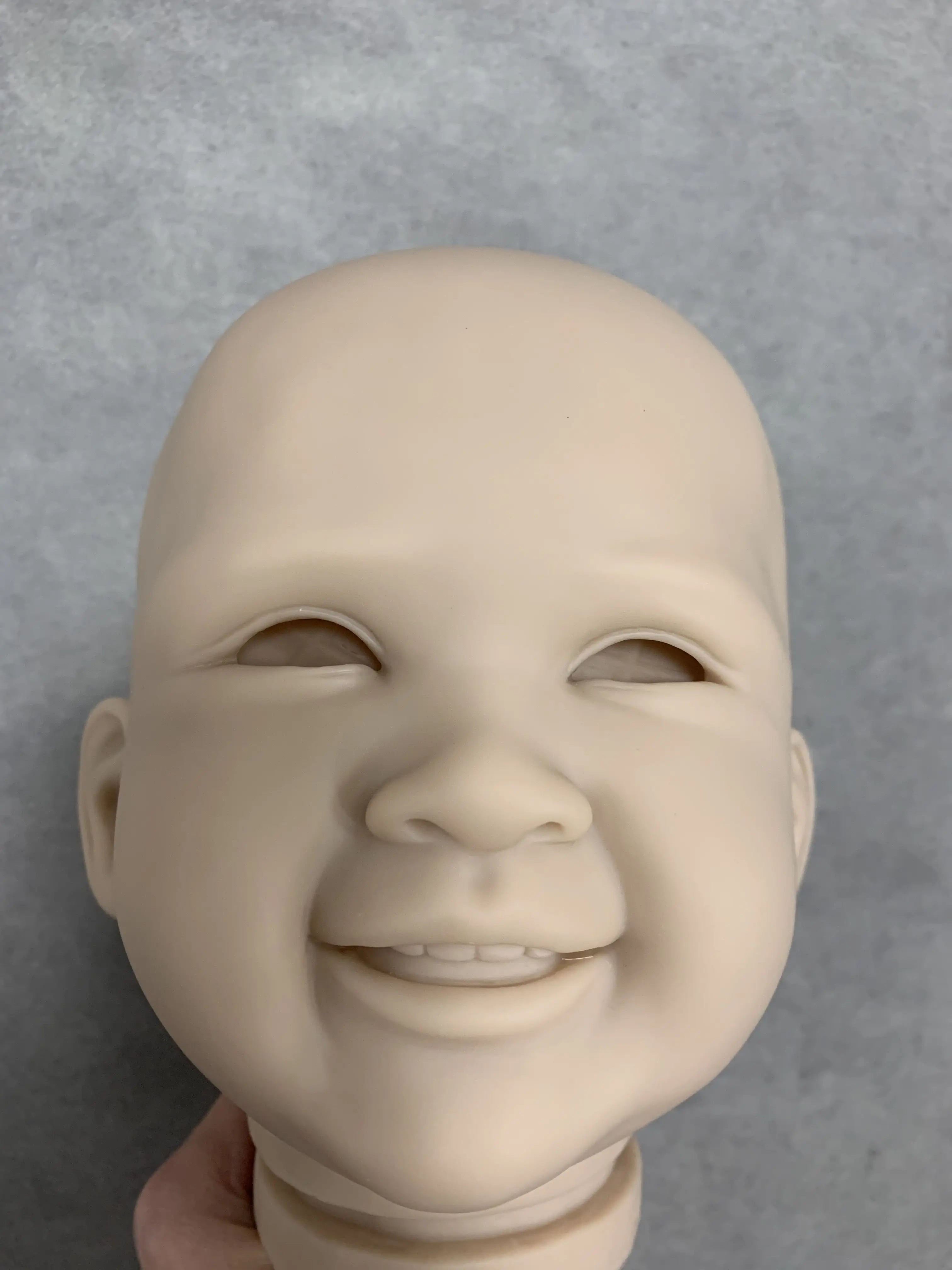 28inch Reborn doll kit Renata Soft vinyl fresh color with eyes and cloth body DIY Doll Part