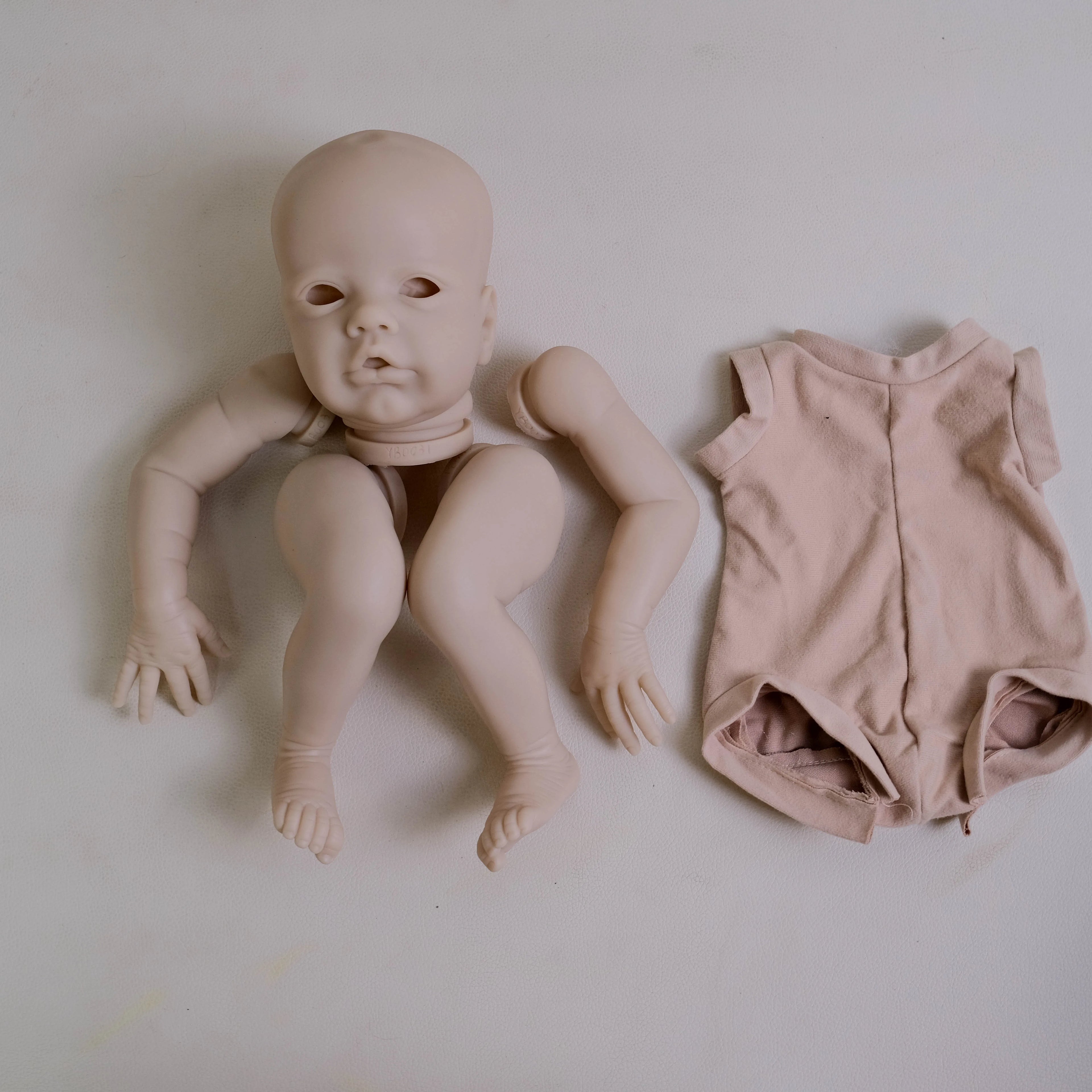 19Inch Reborn Doll Kit Primrose Asleep/Awake Limited Edition lifelike soft touch Frech Color Kit with cloth body